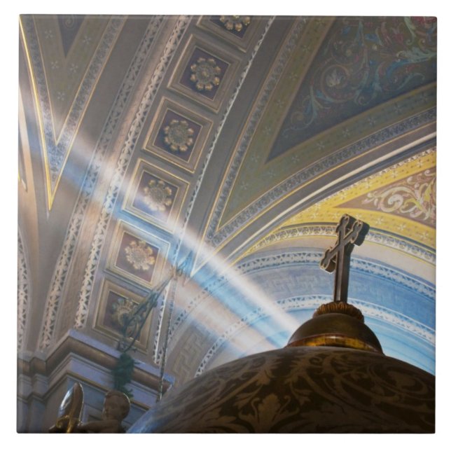 México, Morelia. Os raios do Sol penetram no inter (Frente)