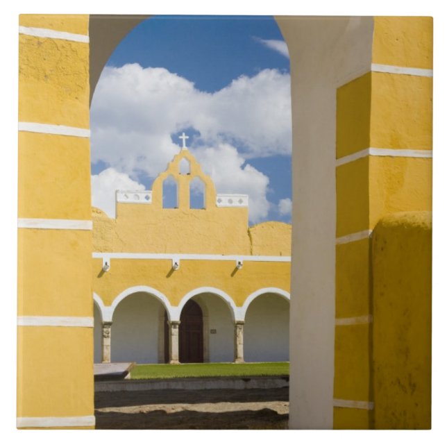 México, Yucatan, Izamal. O Convento Franciscano 2 (Frente)