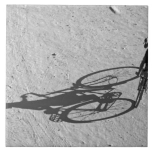 Mianmar, Bagan, Menino andando de bicicleta enorme