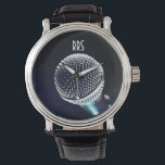 Microfone Personalizado Monograma e Relógio de Can<br><div class="desc">Presente legal personalizado para cantores,  vocalistas. Para personalizar/personalizar com as iniciais/nome do receptor,  escolha a fonte,  a cor da fonte ideal ou exclua-a se não for necessário. Disponível em vários estilos e cores diferentes.</div>
