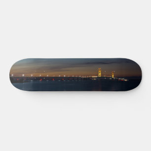 Mighty Mac No Skateboard Do Pano Noturno