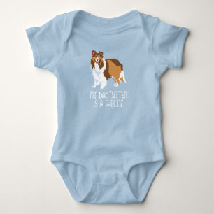 "Minha baby-sitter é camisa do Bodysuit do bebê 