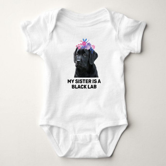 Minha Irmã é uma Camisa de Bebê Labrador Preto (Frente)
