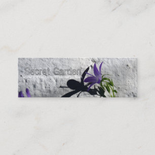 Mini Bellflowers na parede para o cartão de visita dos