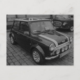 Mini Carro vintage Cooper em cartão postal preto 