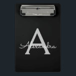 Mini Prancheta Black Silver Modern Script Girly Monographic Name<br><div class="desc">Área de Transferência de Planeamento de Nomes Pretos e Prateados. Isto faz o doce e perfeito aniversário de 16 anos,  casamento,  chá de panela,  aniversário,  chá de fraldas ou festa de solteira presente para alguém que ama luxo de luxo e estilos quíticos.</div>