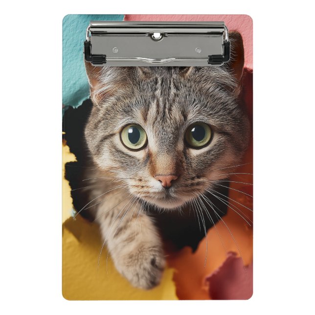 Mini Prancheta Gato Tabby Jovial Espiando Através de Papel Rasgad (Frente)