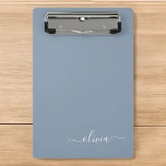 Mini Prancheta Monograma Moderno Minimalista Dusty Blue Elegante<br><div class="desc">Apresentando nossa Coleção Elegante de Monograma Moderno Minimalista e Dusty: Eleve seu estilo com sofisticação e charme de eterno subestimados. Nossa coleção apresenta designs minimalistas em uma matiz azul suja, aperfeiçoada com monogramas elegantes adaptados ao seu gosto pessoal. De papelaria refinada a acessórios versáteis, cada peça da nossa coleção é...</div>
