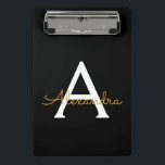 Mini Prancheta Nome de monograma feminino com script moderno de o<br><div class="desc">Prancheta de planejamento de nome preto e dourado. Este é o presente perfeito para o aniversário de 16 anos,  casamento,  chá de panela,  aniversário de casamento,  chá de bebê ou despedida de solteira para alguém que ama luxo glamoroso e estilos chiques.</div>