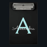 Mini Prancheta Nome Monograma Feminino em Script Azul Água-Marinh<br><div class="desc">Prancheta de Planejamento Preto e Azul Água-Marinho. Este é o presente perfeito para aniversário de 16 anos,  casamento,  chá de noiva,  aniversário de casamento,  chá de bebê ou despedida de solteira para alguém que ama luxo e estilos chiques.</div>