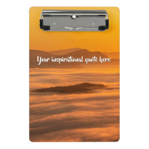 Mini Prancheta Seu texto personalizado sobe acima da paisagem neb