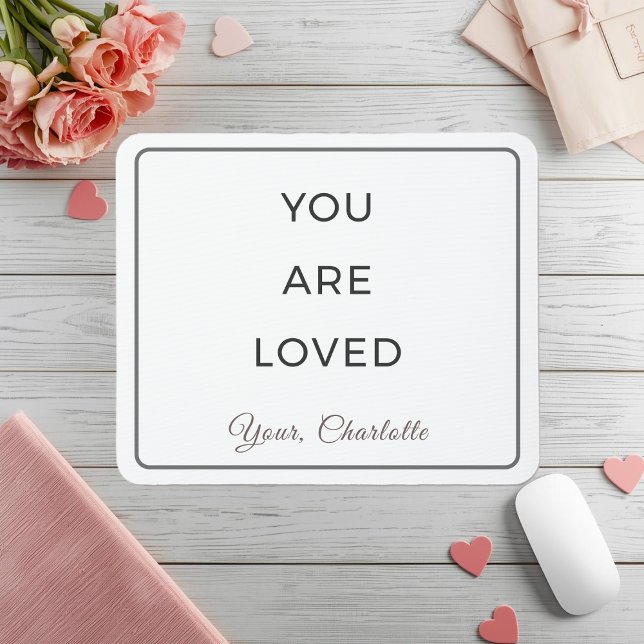 Minimalist You Are Loved Desk Mouse Pad (Criador carregado)