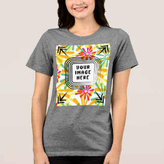 Modelo Bella+Canvas Camisa-T com dupla-blenda femi