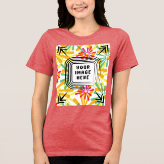 Modelo Bella+Canvas Camisa-T com dupla-blenda femi