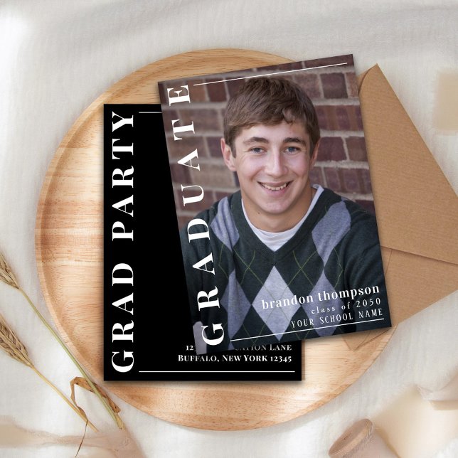 Modelo de Foto de Graduação Moderna Preta e Branca (Simple black and white graduation photo announcement.)