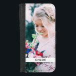 Modelo de Fotografia e Nome da Carteira de capa de<br><div class="desc">Leve os seus entes queridos para onde quer que você vá com esta foto de solteiro personalizada e o nome na carteira de capa de telefone branca.</div>