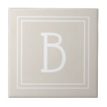Modelo de inicial monogramada moderna Bege Marrom<br><div class="desc">O design apresenta uma inicial monogramada personalizada moderna e elegante em uma moldura dupla simples e minimalista em bege e branco. Personalize facilmente com um modelo fácil de usar para torná-lo seu! Entre em contato comigo em beachpausedesigns@gmail.com se precisar de ajuda ou tiver dúvidas sobre este ou qualquer outro design....</div>