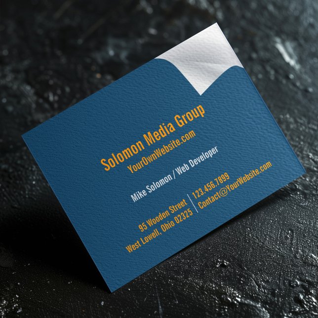 Modelo de Panfleto de Negócios Únicos Modernos (Criador carregado)