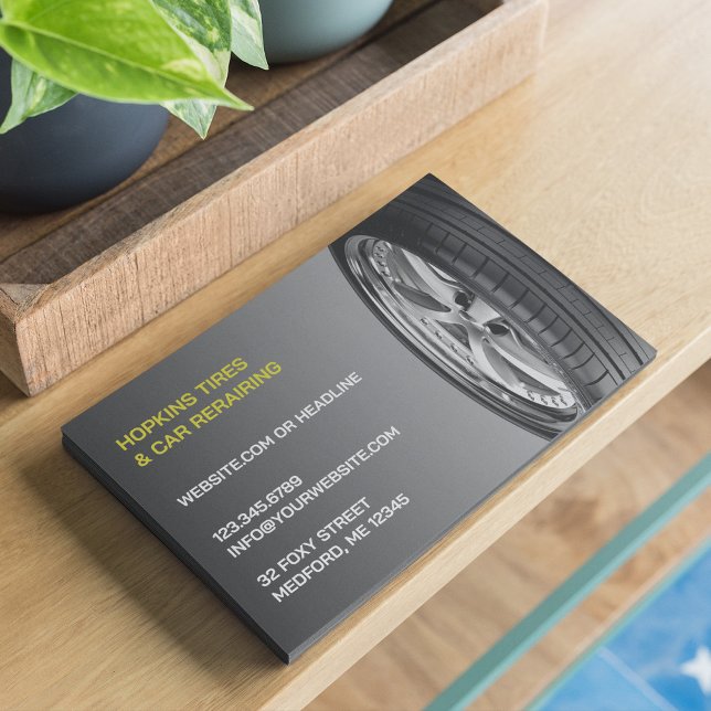 Modelo de Panfleto de Serviço de Reparação de Pneu (Criador carregado)