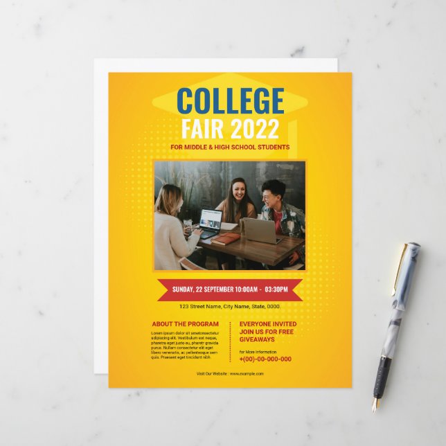 Modelo do College Fair Flyer (Frente/Verso In Situ)