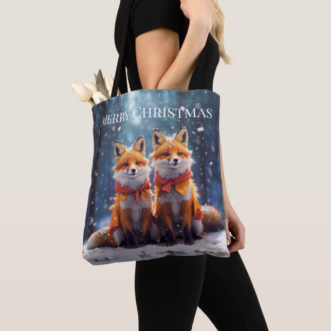 Modelo Tote Bag Cute Raposa Numa Floresta Neve (Close Up)