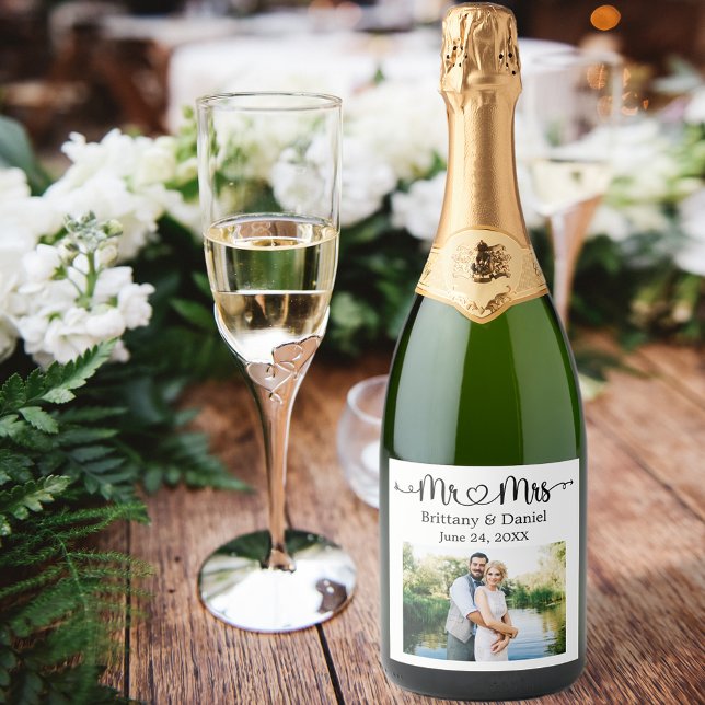 Modern Calliografia Heart Sr. e Sra. Wedding (Customize to change background color.)