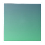 Modern Teal Mint Green Ombre<br><div class="desc">Este azulejo cerâmico apresenta um simples design verde verde-mofado,  do chalé ao tom de menta.</div>