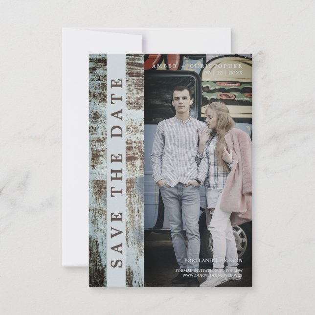 Modern Urban Grunge Romantic Engaged Couple (Frente)