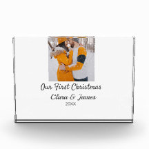 Moderno boho nossa primeira foto de Natal casal no