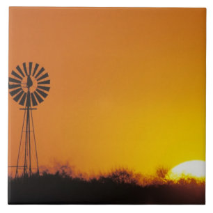 Moinho de vento ao pôr do sol, Sinton, Texas, EUA