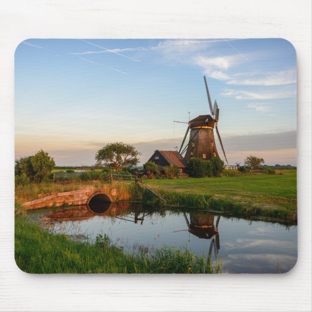 Moinho de vento no campo no mousepad de Holland (Frente)
