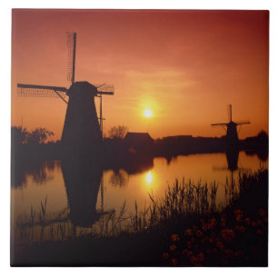 Moinhos de vento ao pôr do sol, Kinderdijk, País