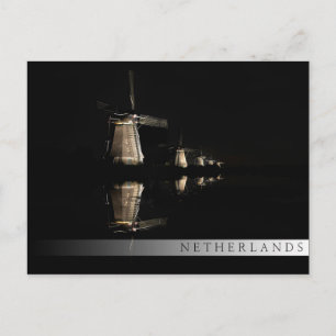 Moinhos de vento iluminados à noite cartão postal