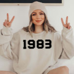 Moletom 1983 Birthday 40th Milestone Gift Sweatshirt<br><div class="desc">Este presente personalizado de aniversário do efeito do ouro Sweatshirt é perfeito para celebrar os 40 anos e mostrar ao mundo que a vida começa verdadeiramente nesta idade. É uma escolha excelente para uma festa de aniversário ou um final de semana divertido, e é certo que você se sente orgulhoso...</div>