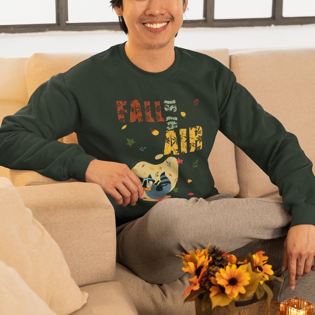 Moletom A Queda Está No Ar Com O Acaxo (Fall Is In Air With Swinging Raccoon Sweatshirt)