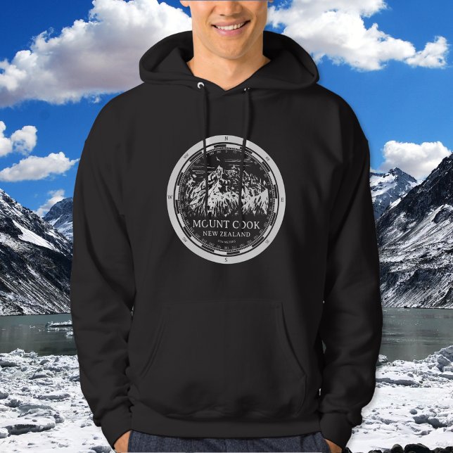 Moletom Aoraki Monte Cook - Canterbury Nova Zelândia (Mount Cook New Zealand Hoodie in Back with a white compass and mountain illustration)