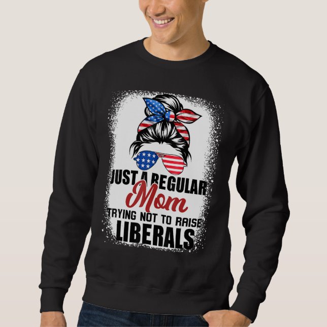 Moletom Apenas Uma Mãe Normal Tentando Não Criar Liberais  (Frente)