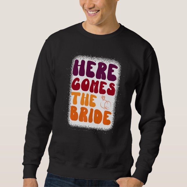 Moletom Aqui Vem A Noiva Retro Groovy Despedida de Solteir (Frente)