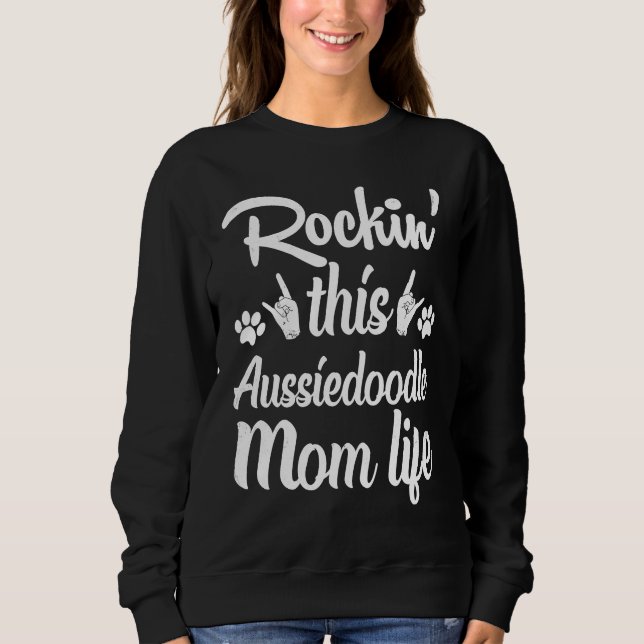 Moletom Aussiedoodle Mom Rockin' This Dog Mom life Owner M (Frente)