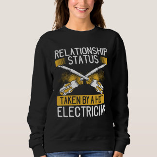 Moletom Backprint Relationship Status Taken By A Hot Elect