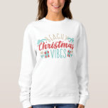 Moletom Beachy Christmas Vibes Tropical Summer Beach<br><div class="desc">Beachy Christmas Vibes Tropical Summer Holiday Sweatshirts apresenta uma design de Natal divertida com o texto "Beachy Christmas Vibes" na tipografia moderna,  destacada por conchas,  palmeiras e presentes. Perfeito para um verão ou um Natal tropical e feriados. Criado por feriados Evco www.zazzle.com/store/evcoholidays</div>