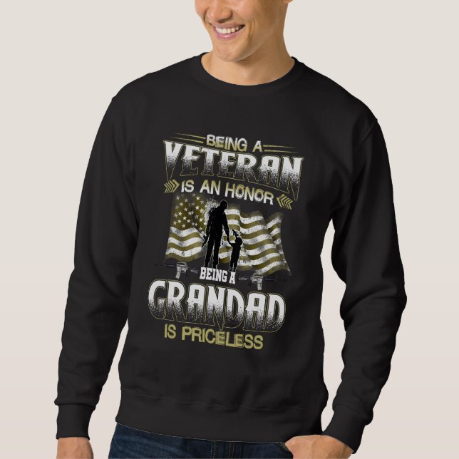 Moletom Being A Veteran Is An Honor Being A Grandad Is Pri (Frente)