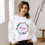 Moletom Boho Floral Wreath Melhor Mãe<br><div class="desc">Camisola impressa personalizada com texto ou fotos. Este design de Dia de as mães feminino bonito é personalizado com a citação de "Melhor Mãe Nunca" ou adiciona seu próprio texto em uma camada floral de cor d'água bonito em tons de roxo, azul e verde. Use as ferramentas de design para...</div>