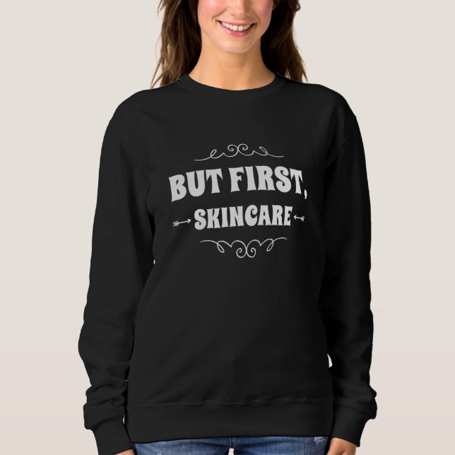 Moletom But First Skincare Skin Care Esthetician Sayings (Frente)