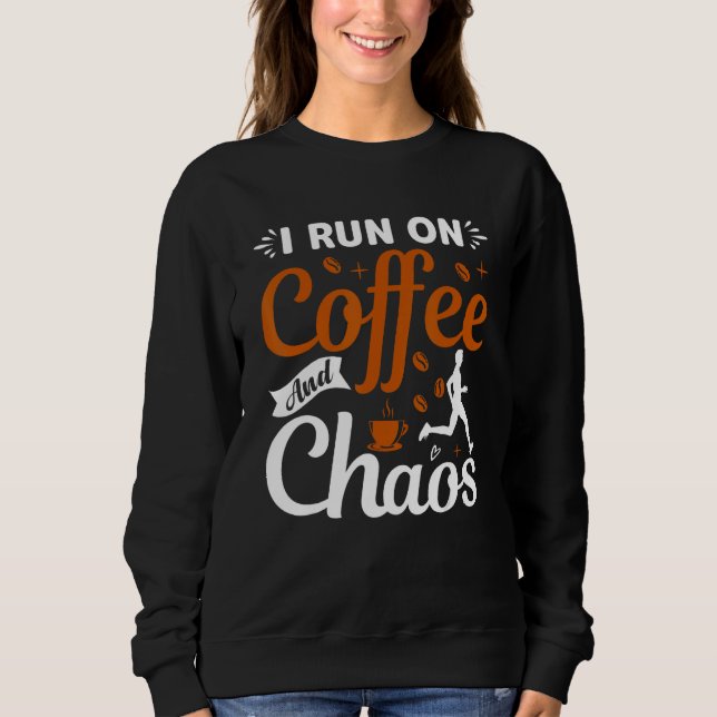 Moletom coffee drinker saying I live on coffee and chaos 2 (Frente)