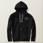Moletom Com Capuz Bordado Recem casados Hoodie de homens<br><div class="desc">Para o Groom mostrado é um capuz preto para relaxar. Texto bordado branco na frente e atrás/Recem casados. Personalize este item ou comprar como está.</div>