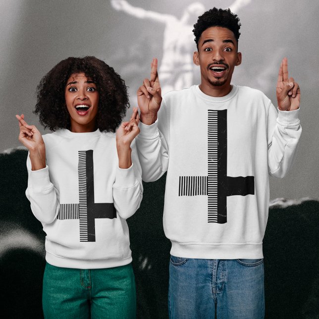 Moletom Cruz inversa (Couples wearing inverted cross symbol sweatshirt)