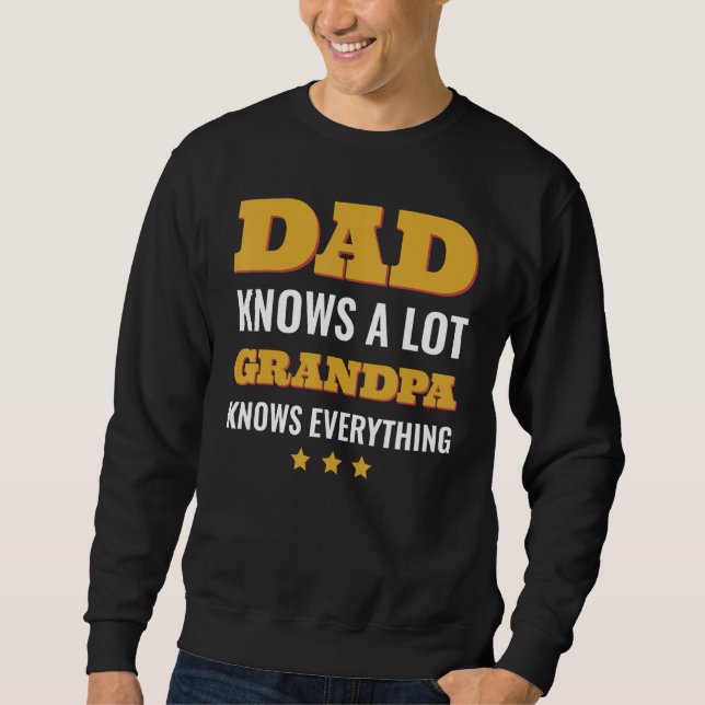 Moletom Dad Knows a Lot but Grandpa Knows Everything Fathe (Frente)