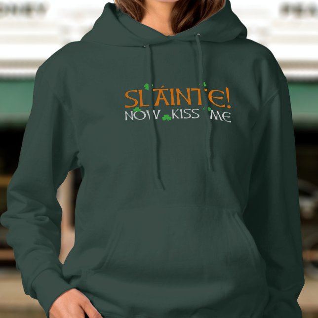 Moletom Dia de São Patrício Funny Slainte! Beije-Me Mulher (Perfect hoodie to wear on St Patrick's Day or any time when you need kisses)