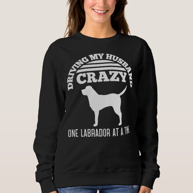Moletom Dirigindo Meu Marido Um Labrador Louco De Cada Vez (Frente)